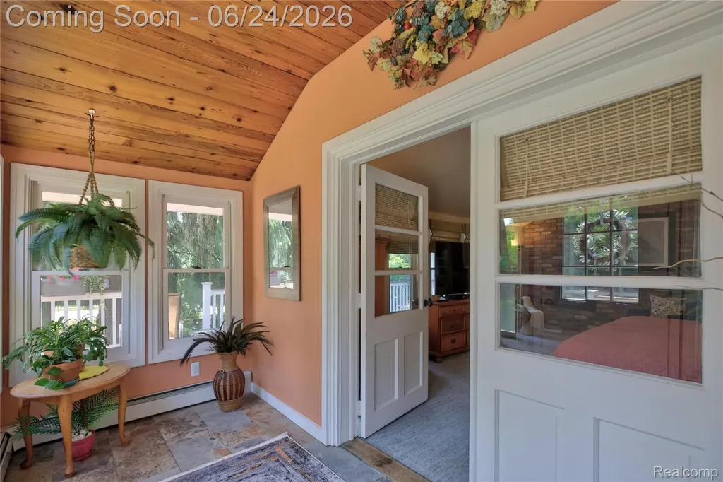 75 W Burdick Street Oxford Village MI 48371