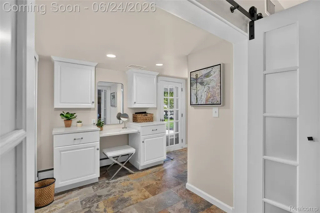 75 W Burdick Street Oxford Village MI 48371