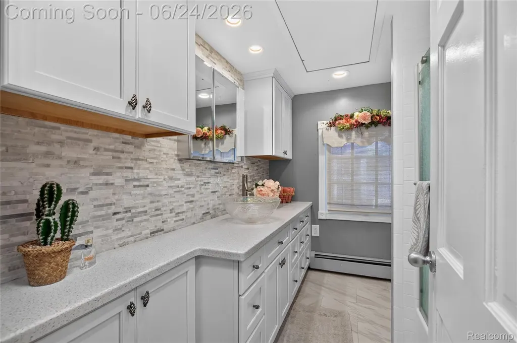 75 W Burdick Street Oxford Village MI 48371