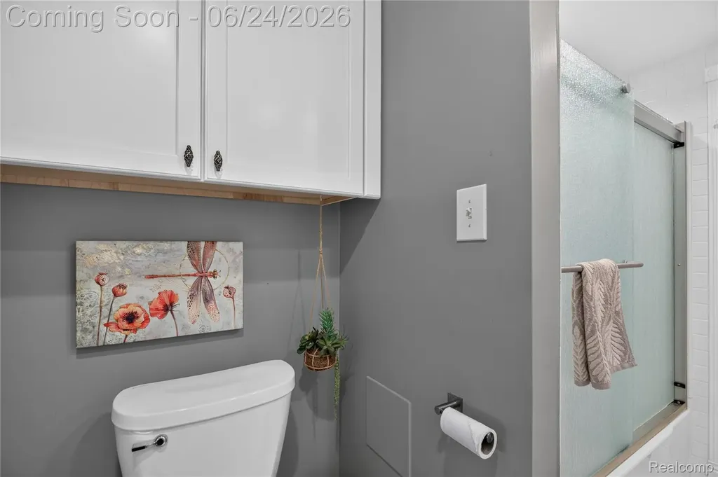 75 W Burdick Street Oxford Village MI 48371