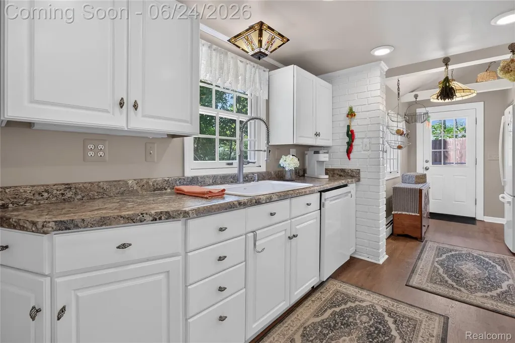 75 W Burdick Street Oxford Village MI 48371