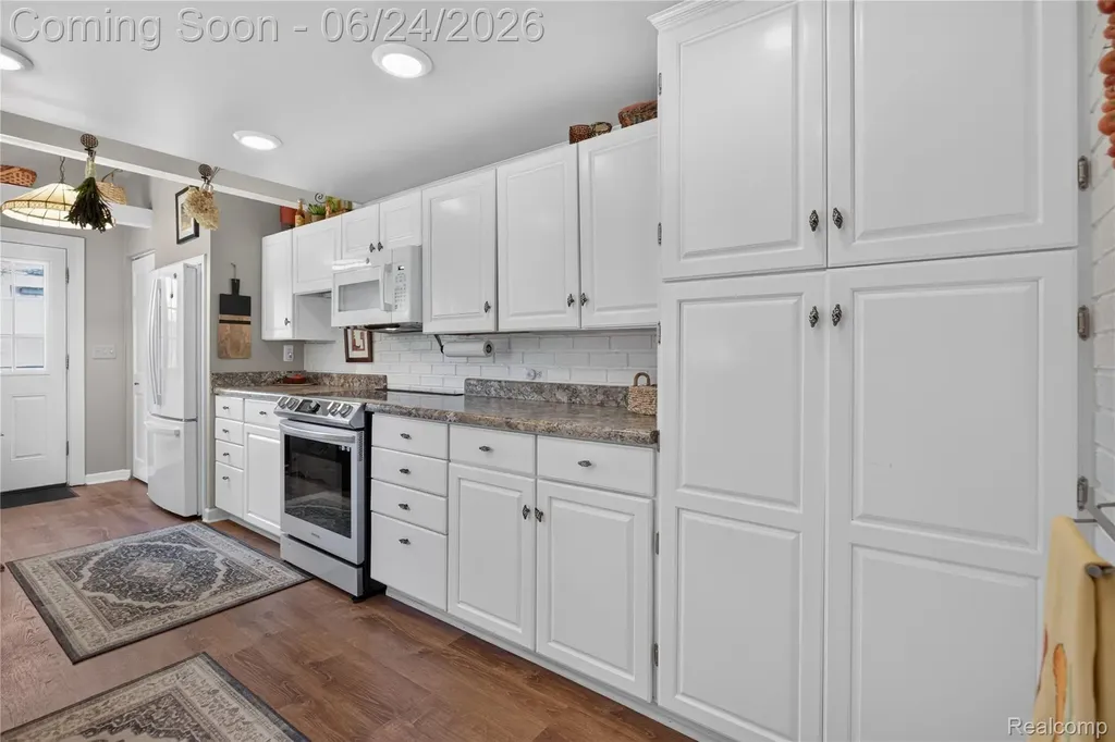 75 W Burdick Street Oxford Village MI 48371