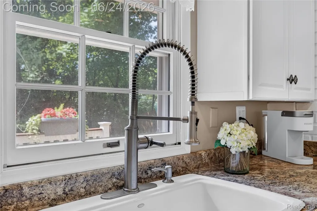 75 W Burdick Street Oxford Village MI 48371
