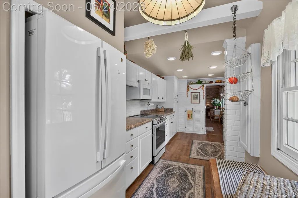 75 W Burdick Street Oxford Village MI 48371