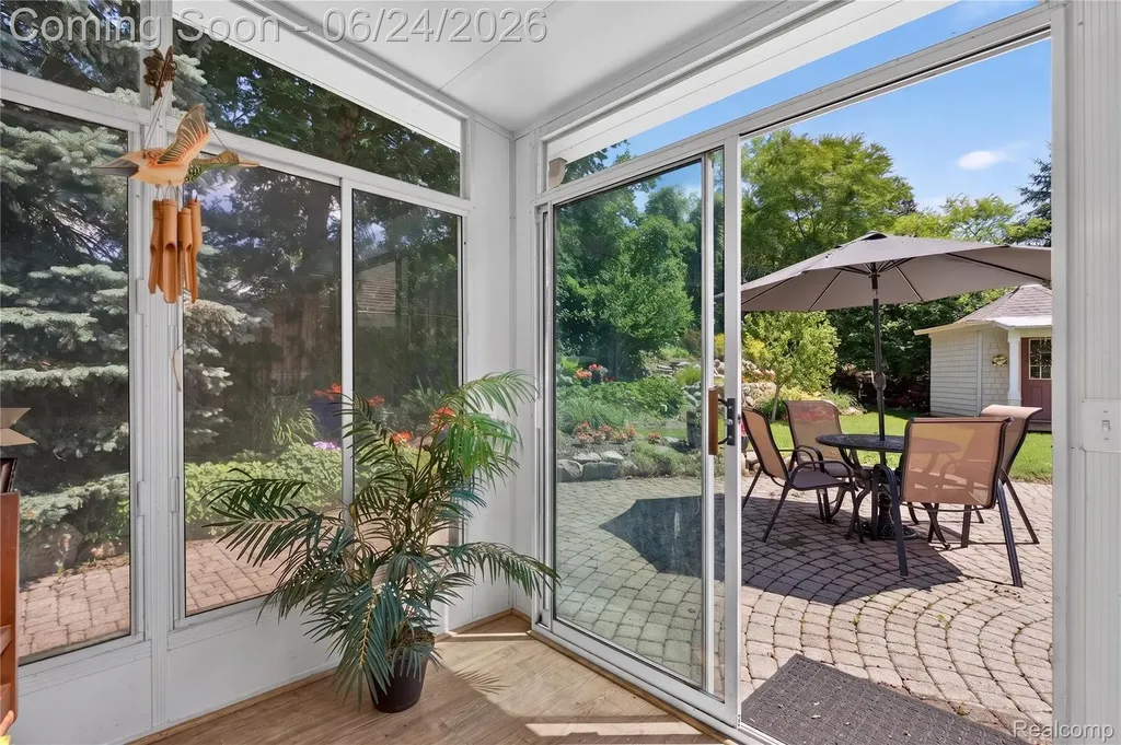 75 W Burdick Street Oxford Village MI 48371