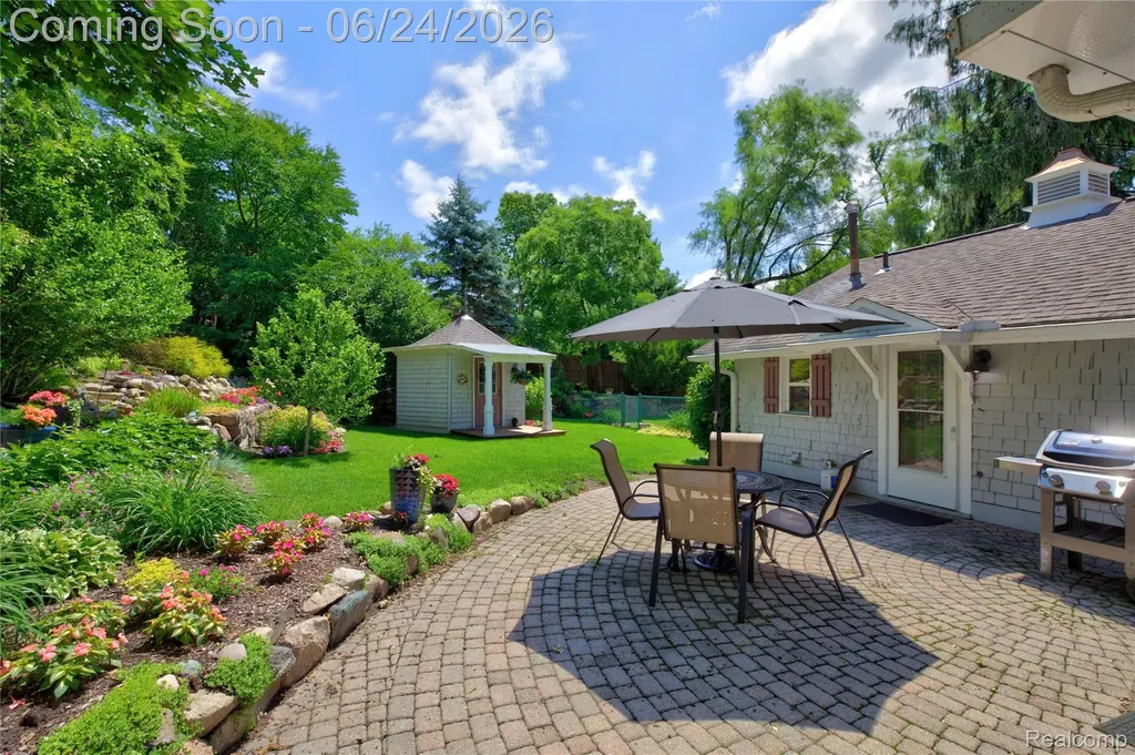 75 W Burdick Street Oxford Village MI 48371
