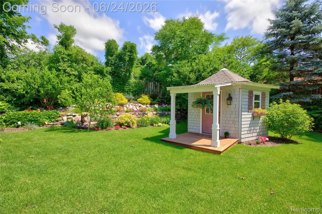75 W Burdick Street Oxford Village MI 48371