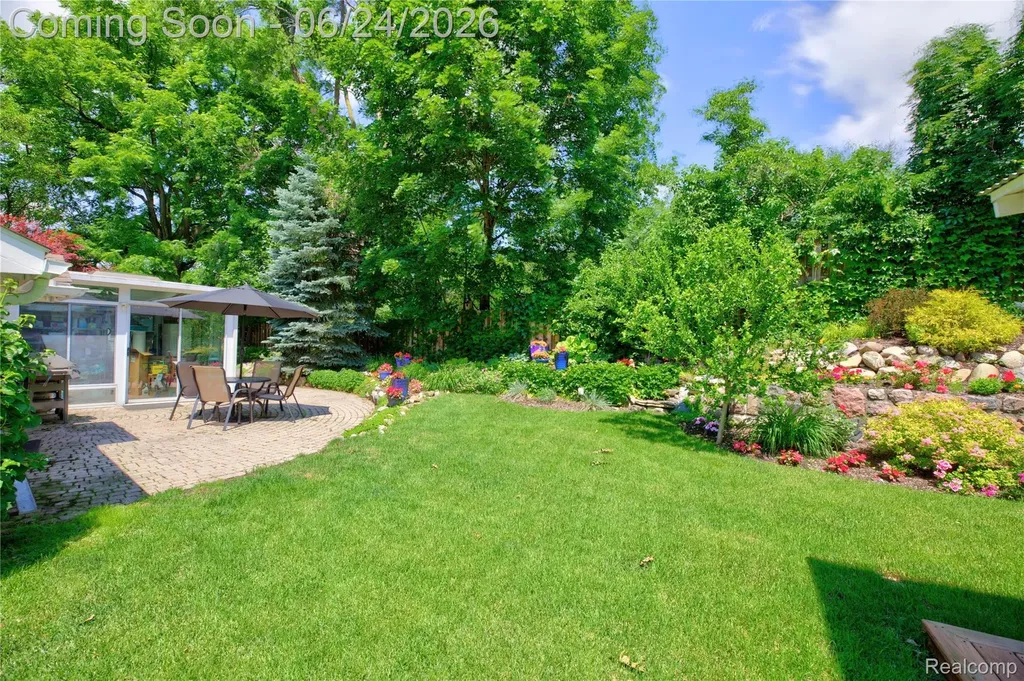 75 W Burdick Street Oxford Village MI 48371