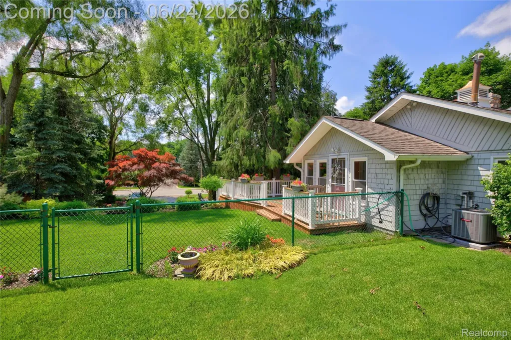 75 W Burdick Street Oxford Village MI 48371