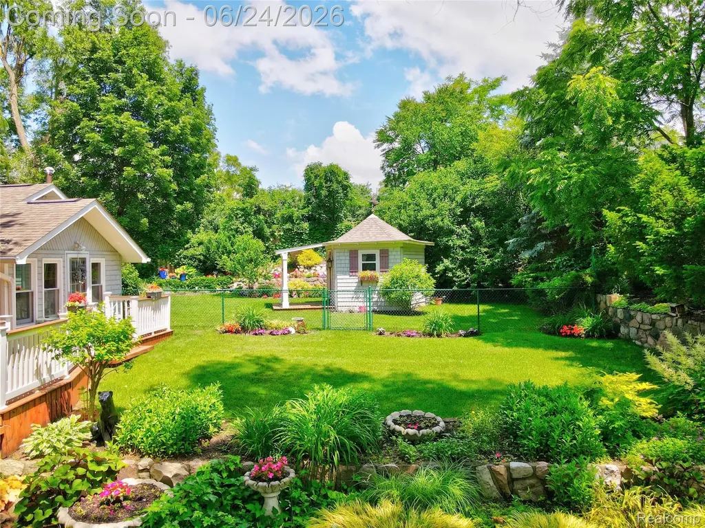 75 W Burdick Street Oxford Village MI 48371