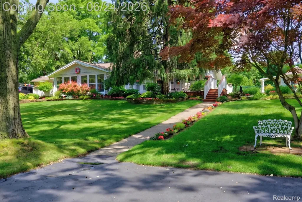 75 W Burdick Street Oxford Village MI 48371