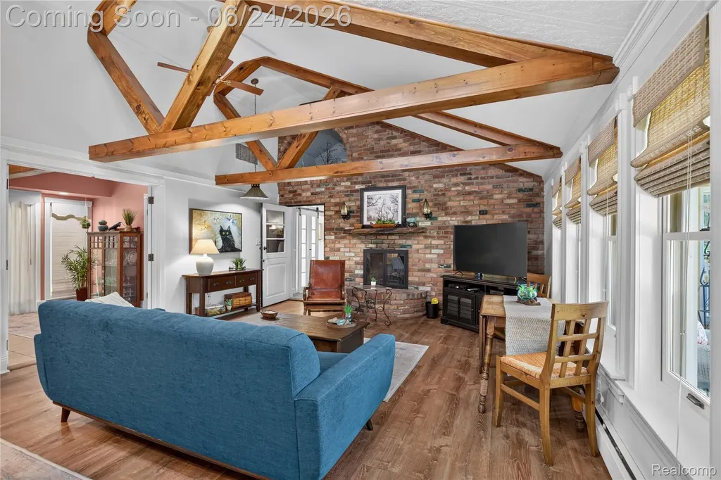 75 W Burdick Street Oxford Village MI 48371
