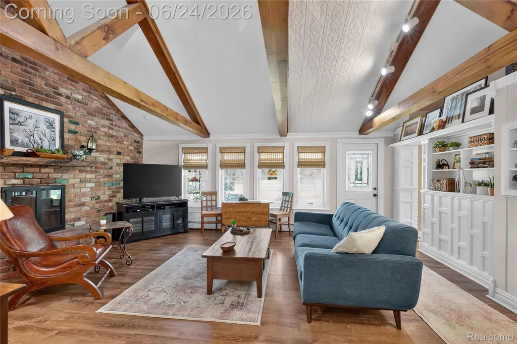 75 W Burdick Street Oxford Village MI 48371
