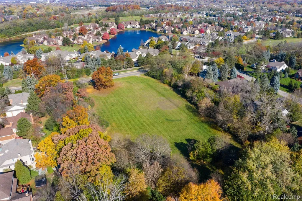 700 E Square Lake Road Bloomfield Charter Township MI 48304