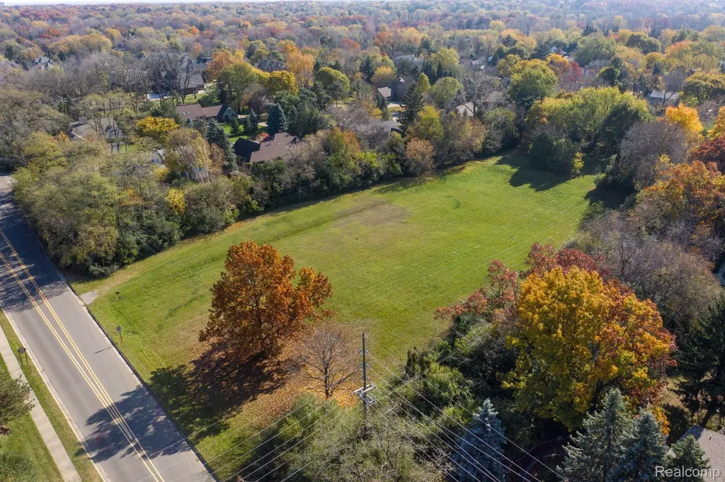 700 E Square Lake Road Bloomfield Charter Township MI 48304