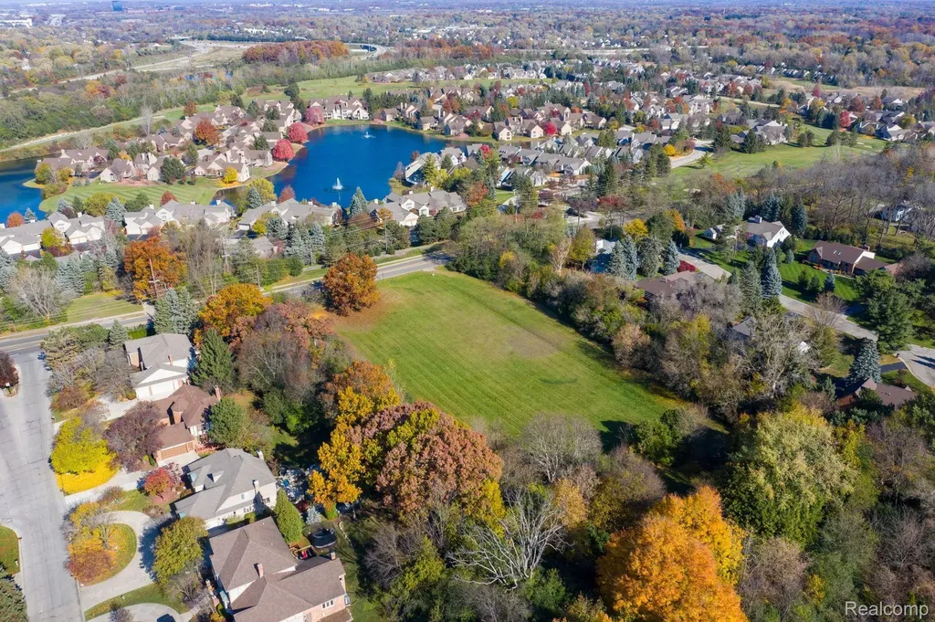700 E Square Lake Road Bloomfield Charter Township MI 48304