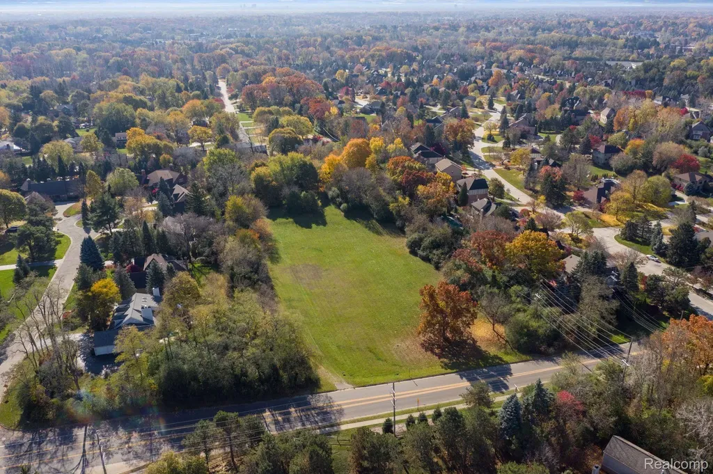 700 E Square Lake Road Bloomfield Charter Township MI 48304