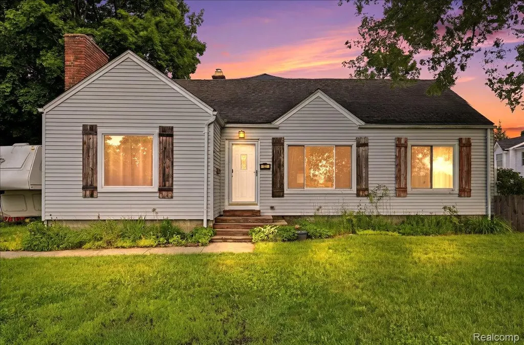 37 Ensley Street Oxford Village MI 48371