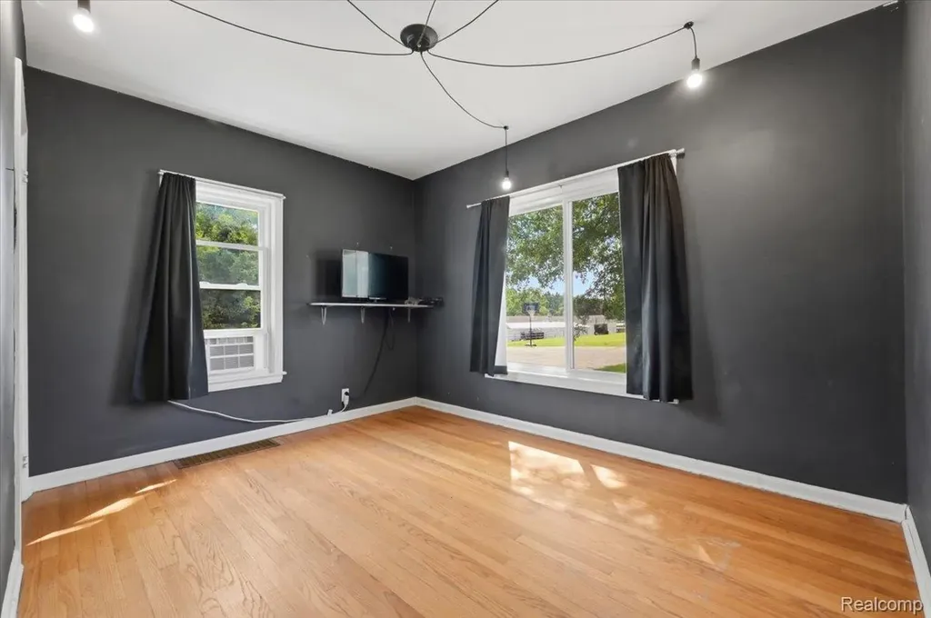 37 Ensley Street Oxford Village MI 48371