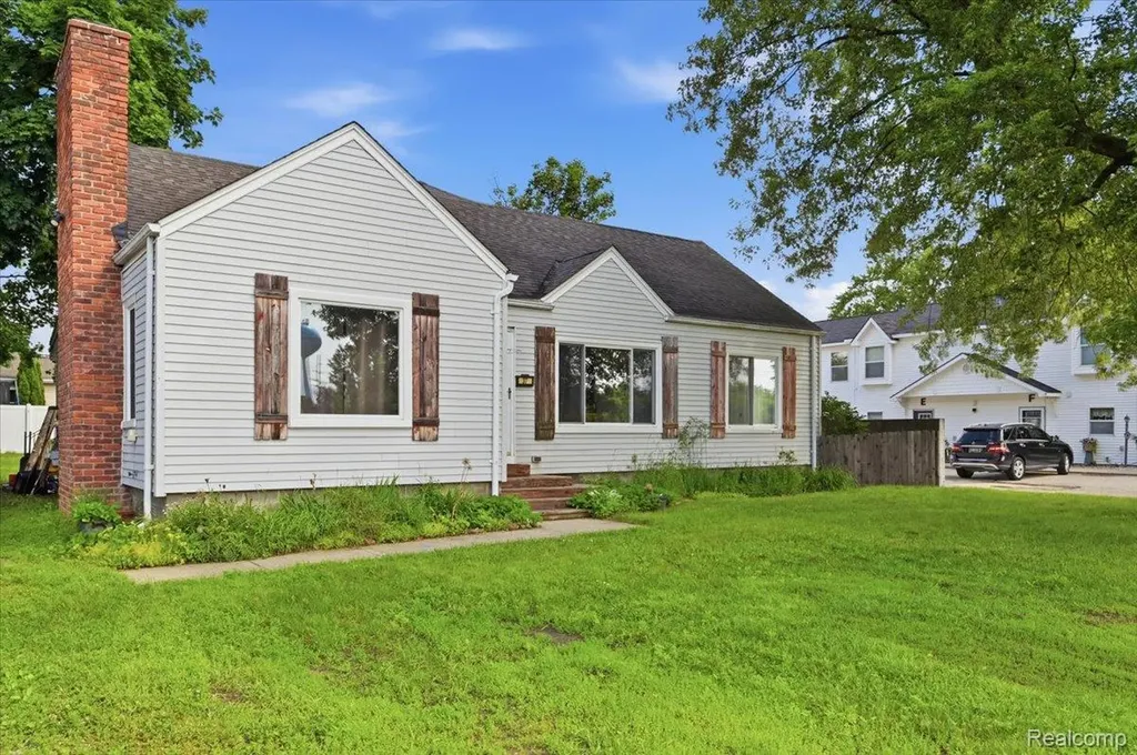 37 Ensley Street Oxford Village MI 48371