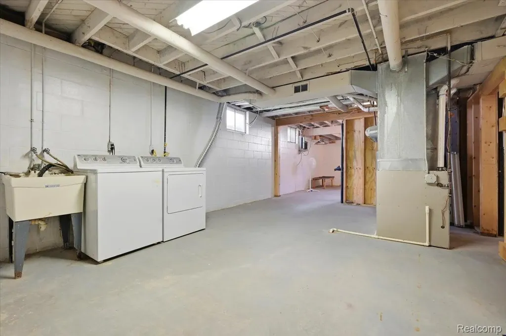 37 Ensley Street Oxford Village MI 48371