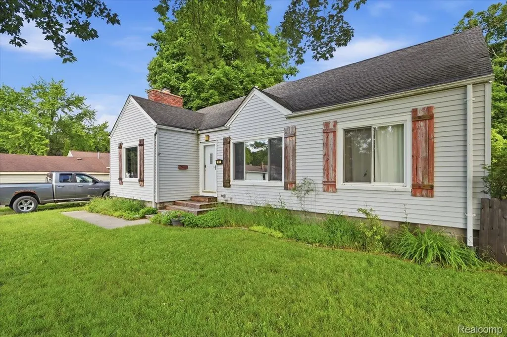 37 Ensley Street Oxford Village MI 48371