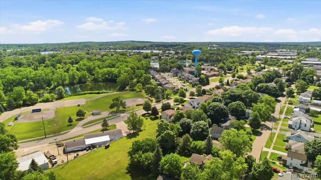 37 Ensley Street Oxford Village MI 48371