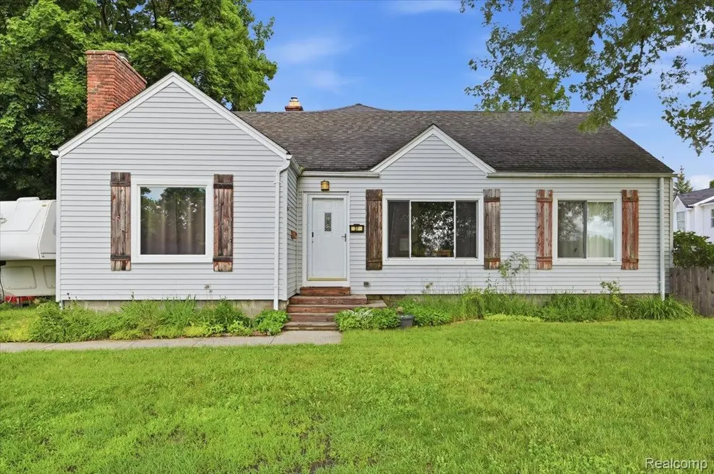 37 Ensley Street Oxford Village MI 48371