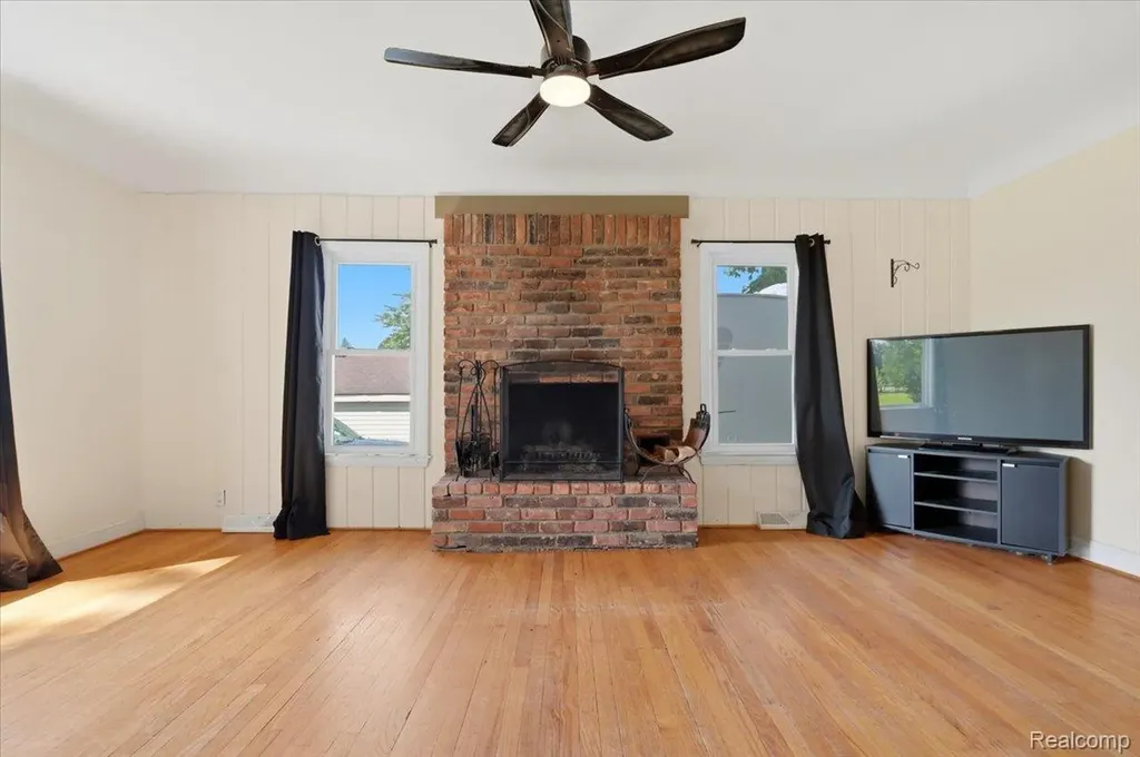 37 Ensley Street Oxford Village MI 48371