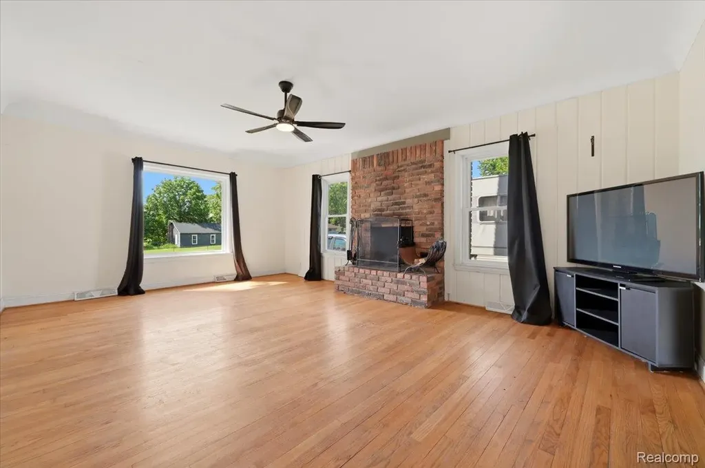 37 Ensley Street Oxford Village MI 48371