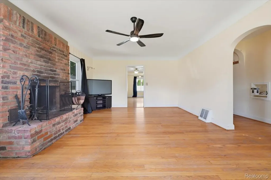 37 Ensley Street Oxford Village MI 48371