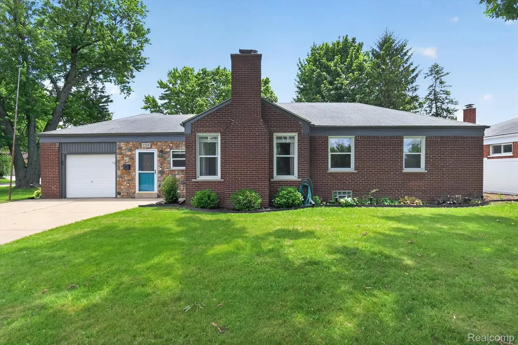 1215 Goddard Street Wyandotte City MI 48192