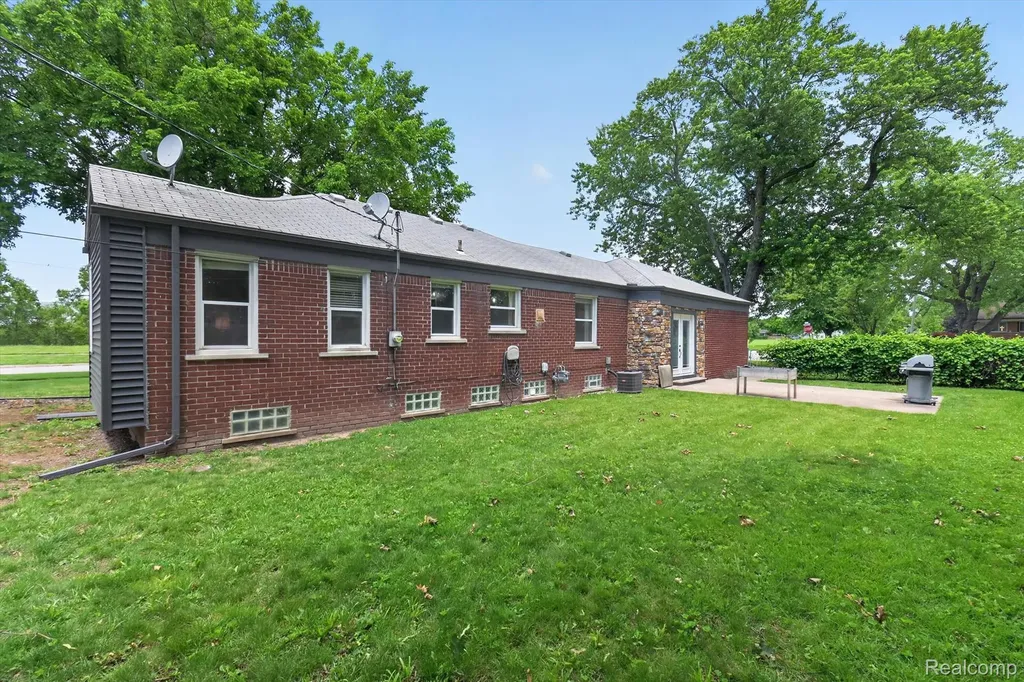 1215 Goddard Street Wyandotte City MI 48192