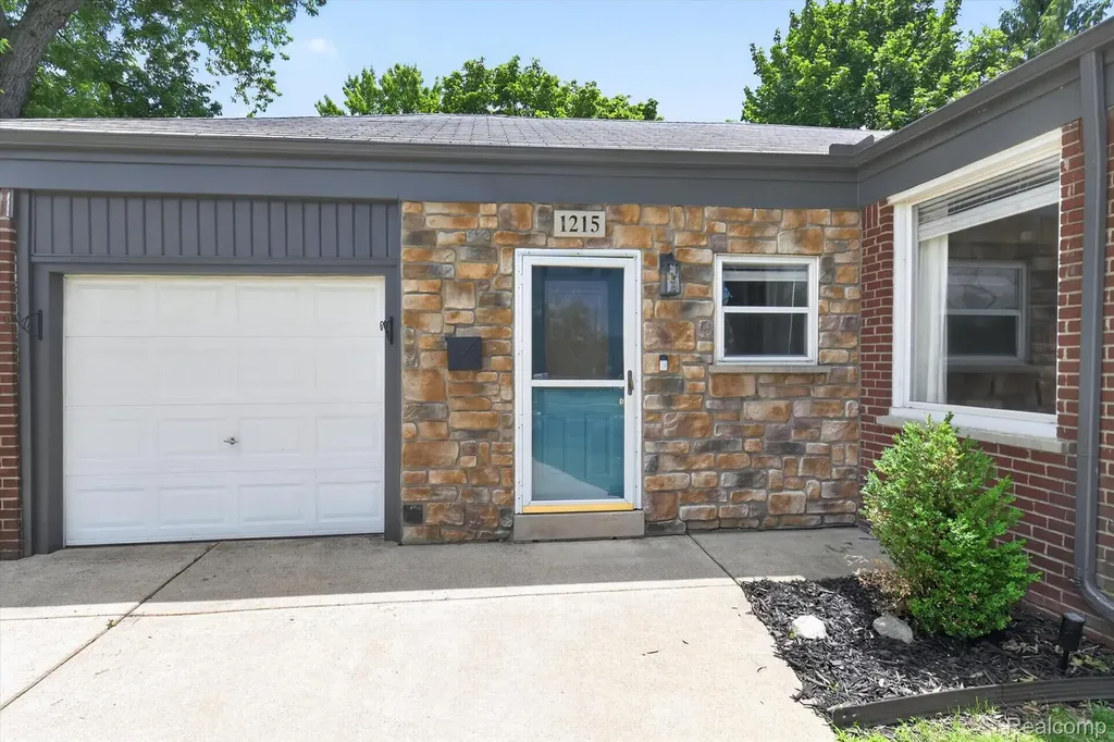1215 Goddard Street Wyandotte City MI 48192