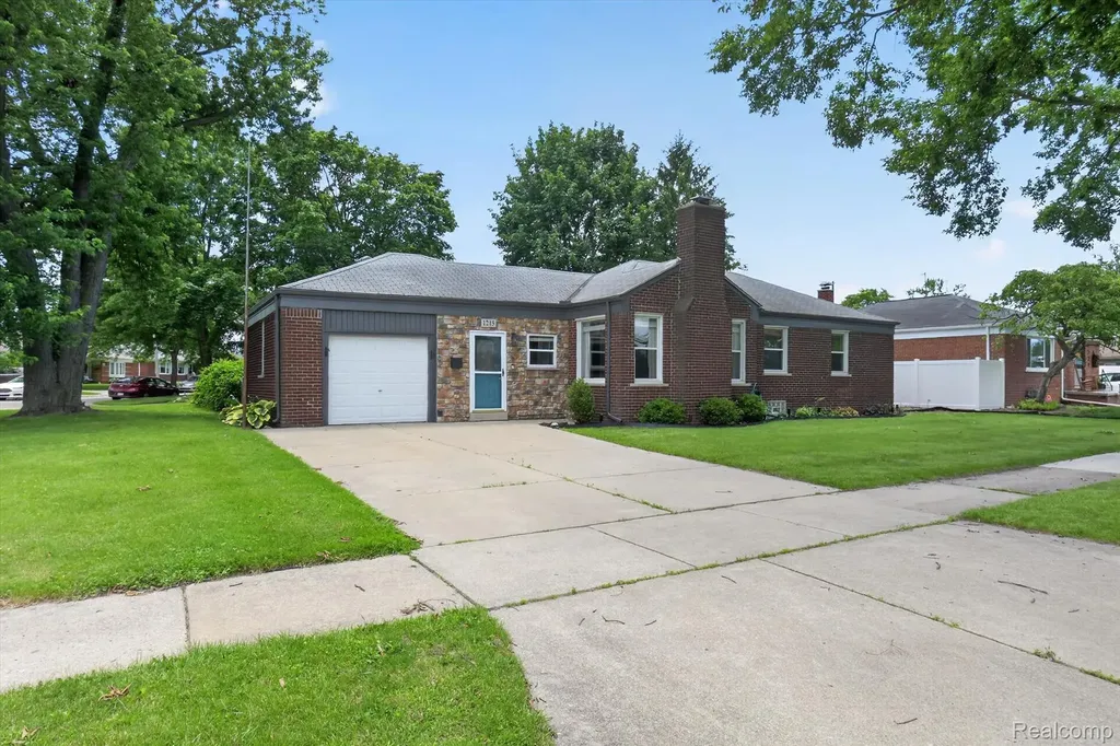 1215 Goddard Street Wyandotte City MI 48192