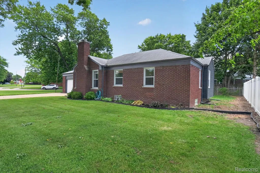 1215 Goddard Street Wyandotte City MI 48192