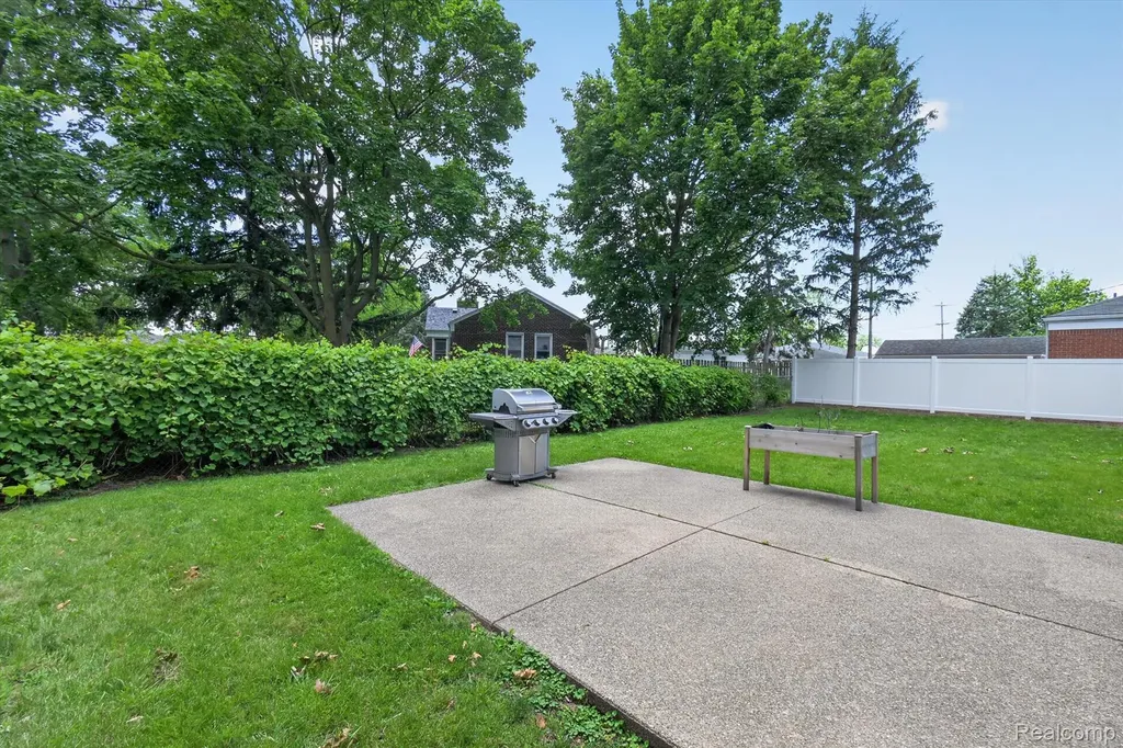 1215 Goddard Street Wyandotte City MI 48192