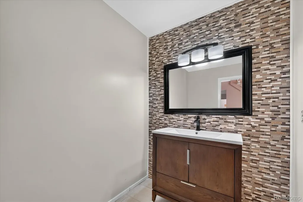 6153 Pickwood Drive West Bloomfield Charter Township MI 48322