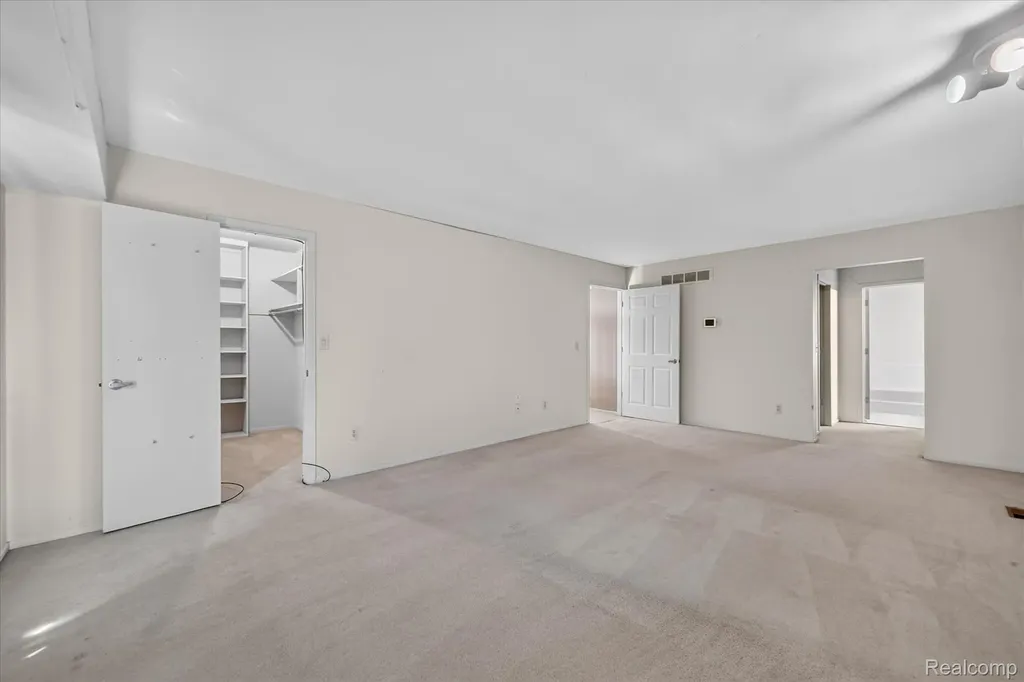 6153 Pickwood Drive West Bloomfield Charter Township MI 48322