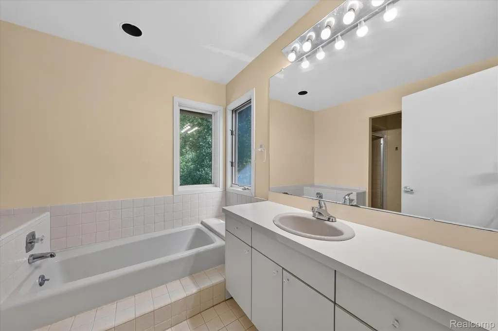 6153 Pickwood Drive West Bloomfield Charter Township MI 48322