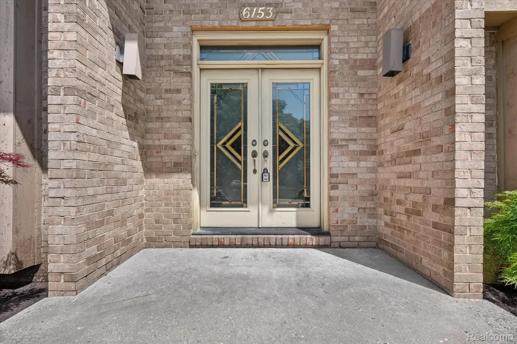 6153 Pickwood Drive West Bloomfield Charter Township MI 48322