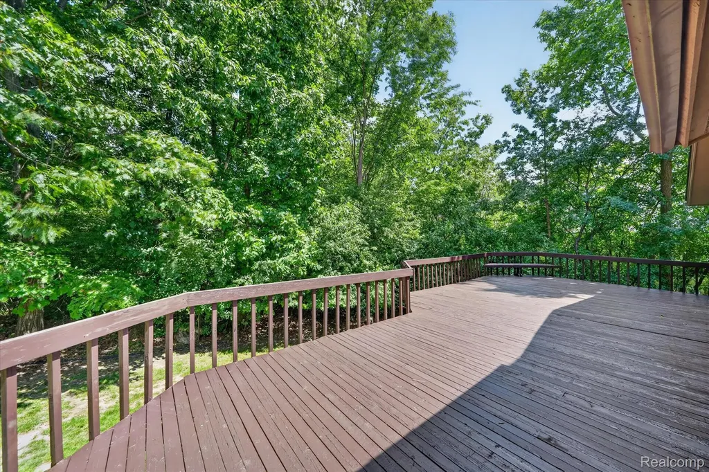 6153 Pickwood Drive West Bloomfield Charter Township MI 48322