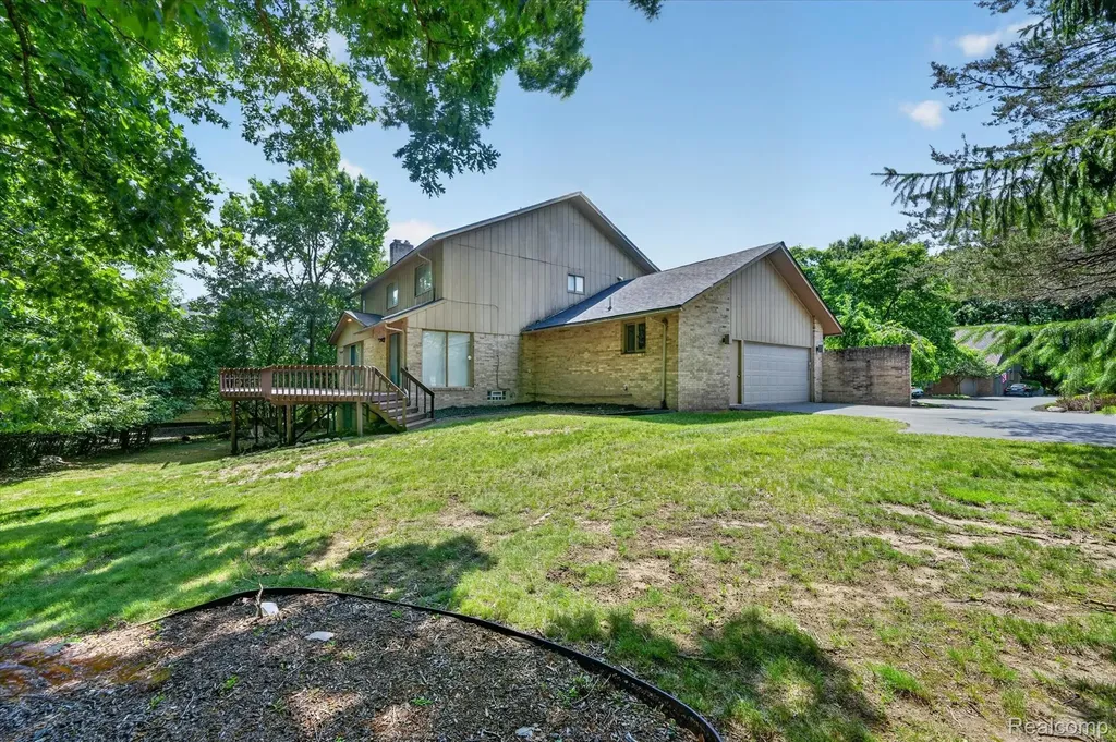 6153 Pickwood Drive West Bloomfield Charter Township MI 48322