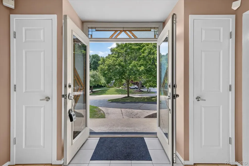 6153 Pickwood Drive West Bloomfield Charter Township MI 48322