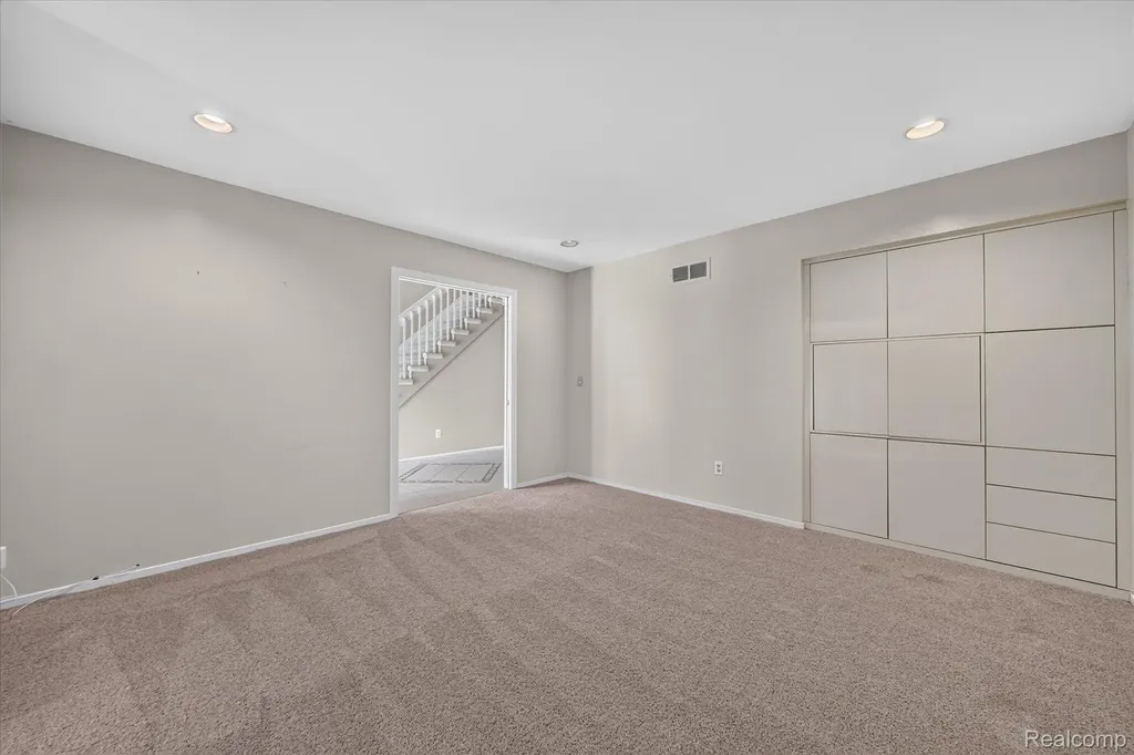 6153 Pickwood Drive West Bloomfield Charter Township MI 48322