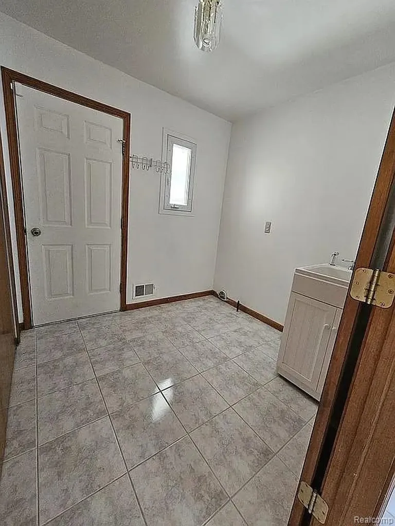47630 Robins Nest Drive Shelby Charter Township MI 48315