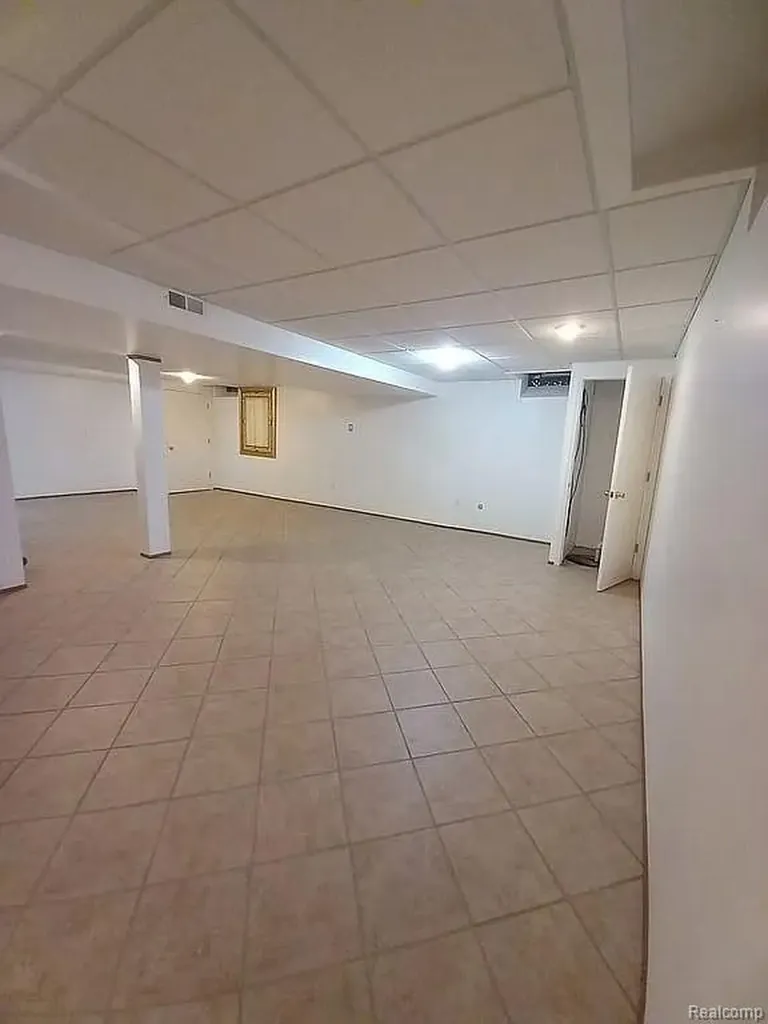 47630 Robins Nest Drive Shelby Charter Township MI 48315