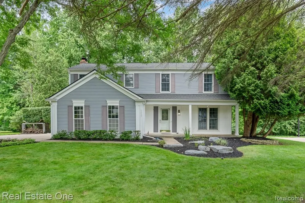 1377 Barneswood Lane Rochester Hills City MI 48306
