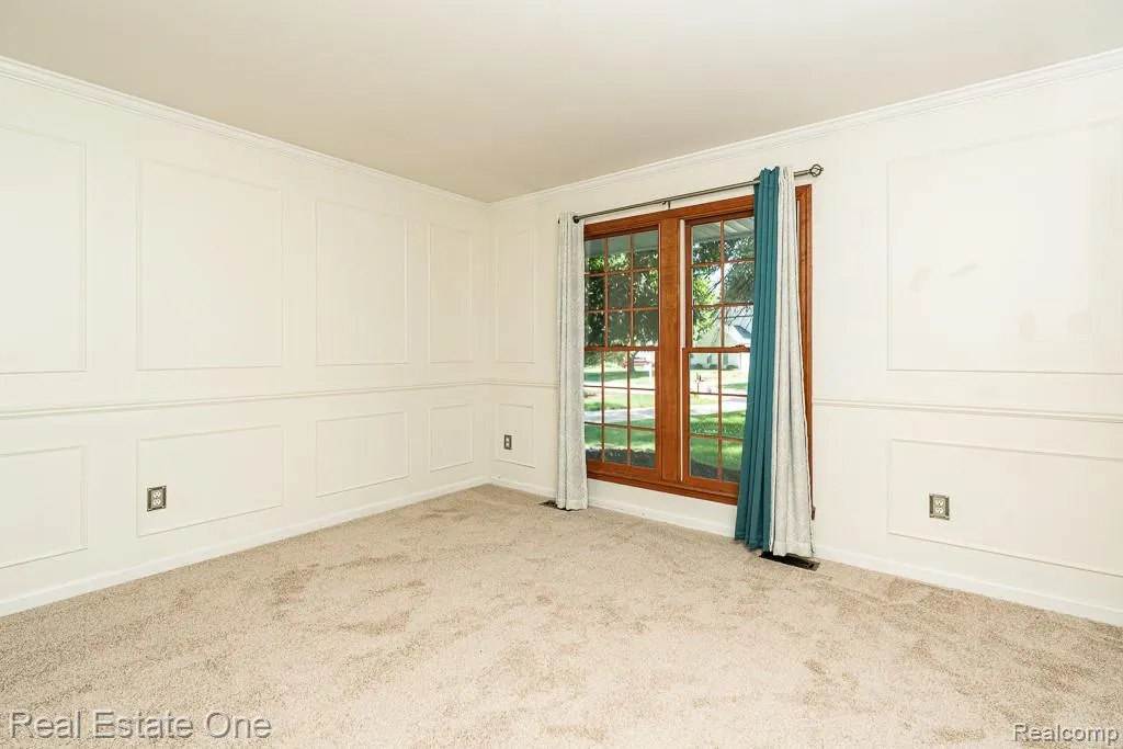 1377 Barneswood Lane Rochester Hills City MI 48306