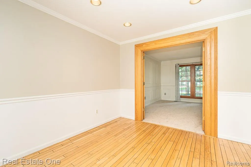 1377 Barneswood Lane Rochester Hills City MI 48306
